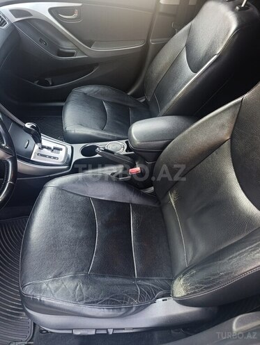 Hyundai Elantra-8