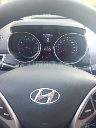 Hyundai Elantra-12