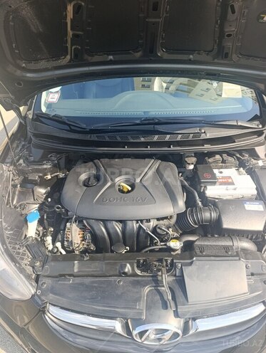 Hyundai Elantra-14