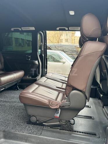 Mercedes Metris-19