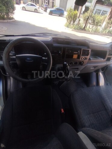 Ford Transit-4