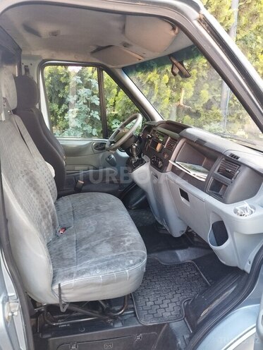 Ford Transit-5