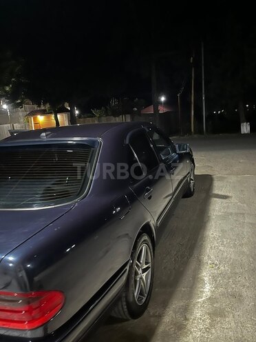 Mercedes E 230-7