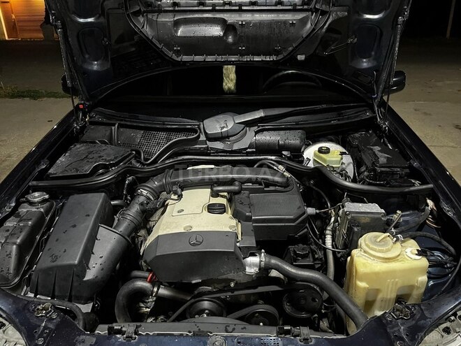 Mercedes E 230-2