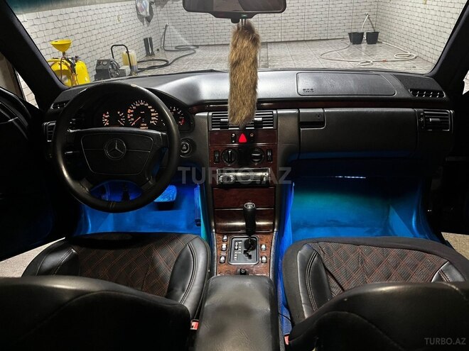 Mercedes E 230-5