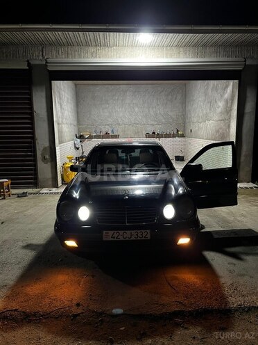 Mercedes E 230-1