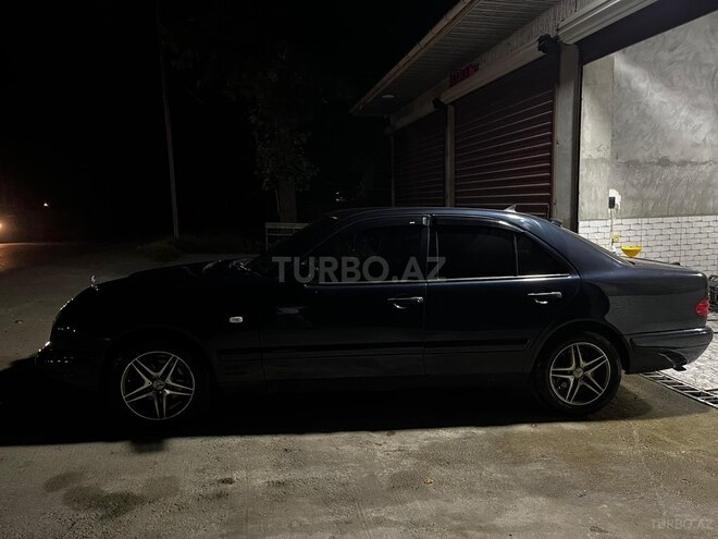 Mercedes E 230-9
