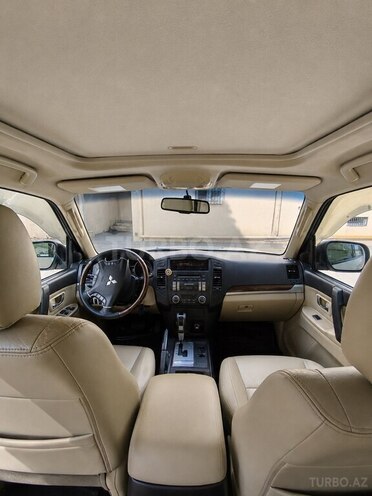Mitsubishi Pajero-6
