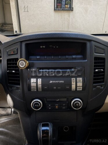 Mitsubishi Pajero-8