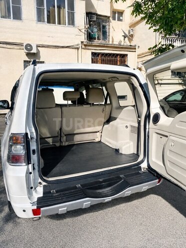 Mitsubishi Pajero-5
