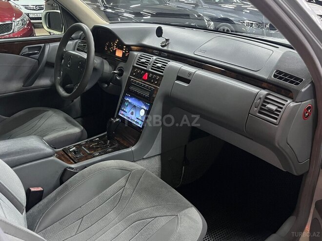 Mercedes E 280-8