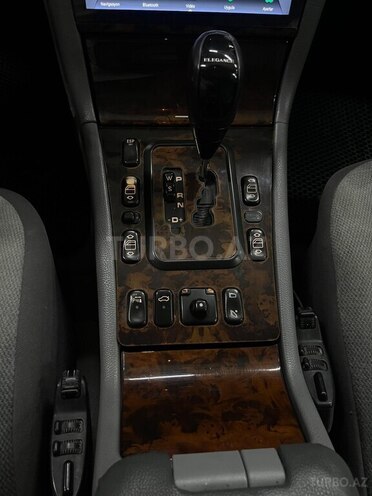 Mercedes E 280-10