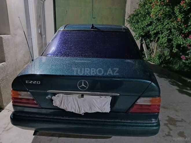 Mercedes 220 E-10