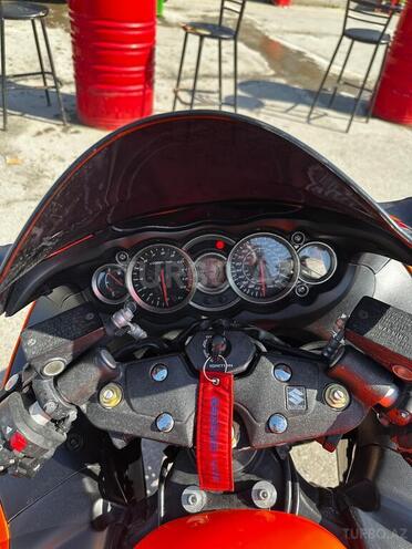 Suzuki GSX 1300 R Hayabusa-6