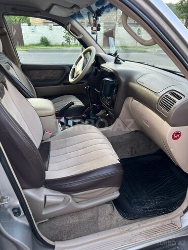 Toyota Land Cruiser-7