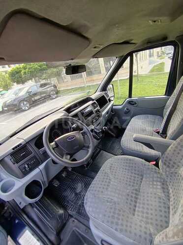 Ford Transit-13