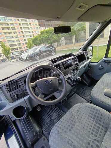Ford Transit-14