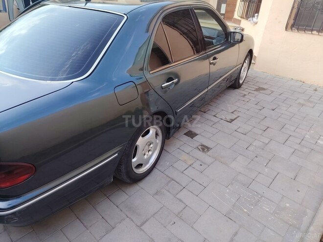 Mercedes E 220-5