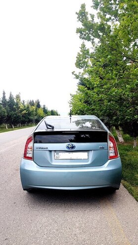 Toyota Prius-3