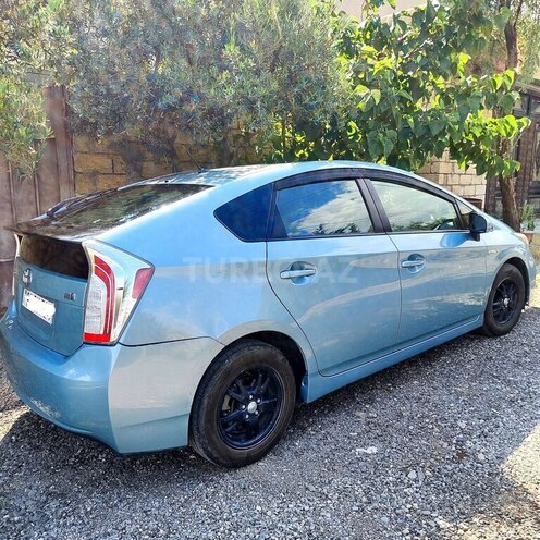 Toyota Prius-4