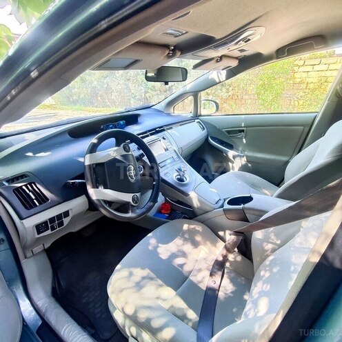Toyota Prius-5