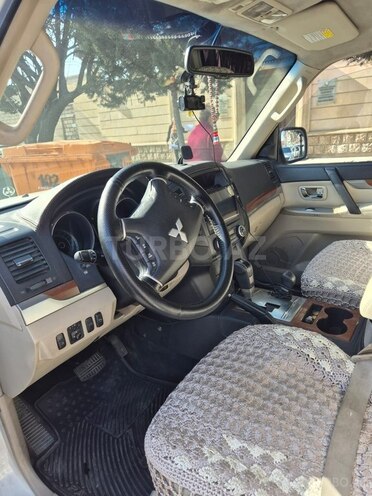 Mitsubishi Pajero-5