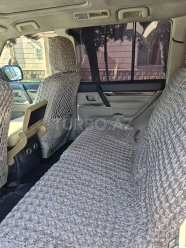 Mitsubishi Pajero-6