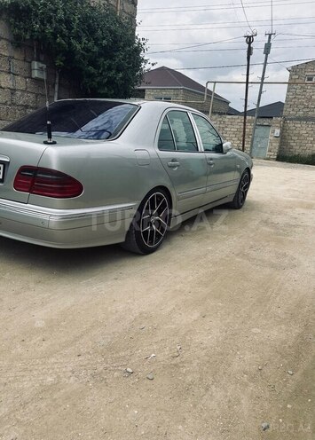 Mercedes E 240-3