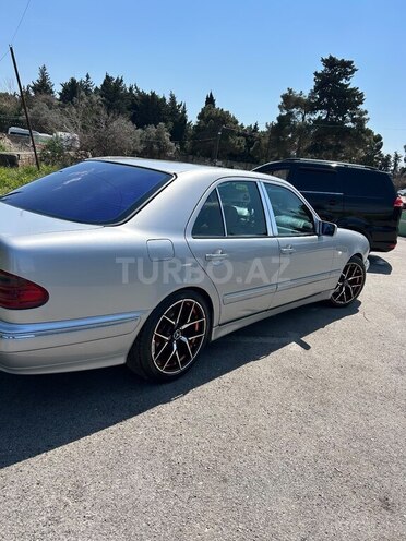 Mercedes E 240-4
