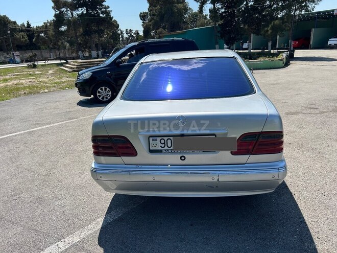 Mercedes E 240-5