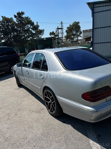 Mercedes E 240-6