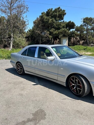 Mercedes E 240-7