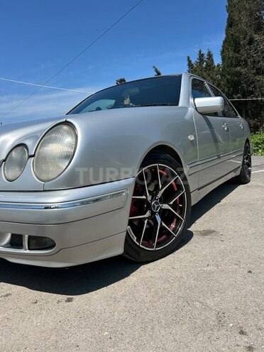 Mercedes E 240-8