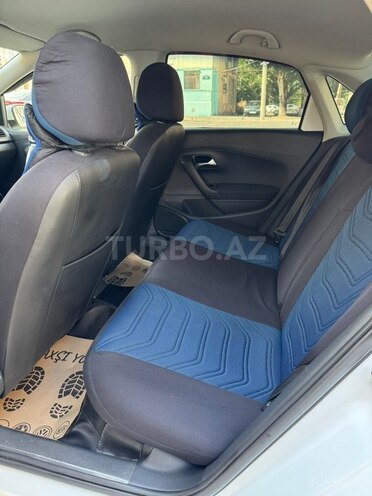 Volkswagen Polo-6