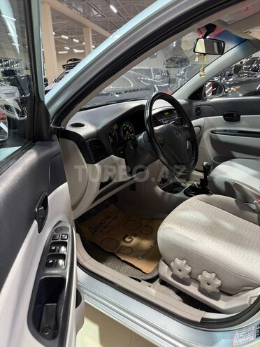Hyundai Accent-10
