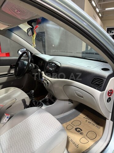 Hyundai Accent-11