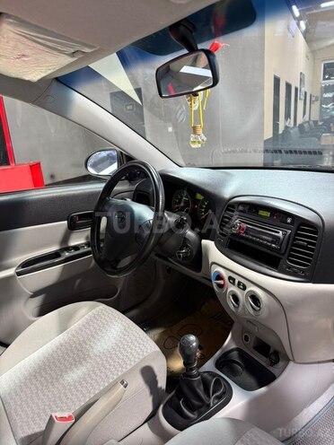 Hyundai Accent-12