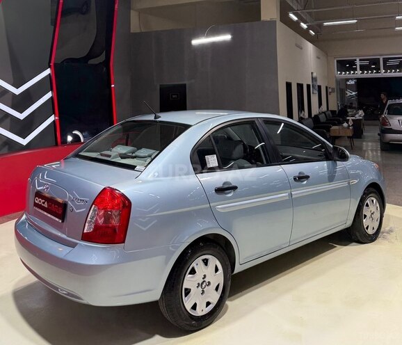 Hyundai Accent-8