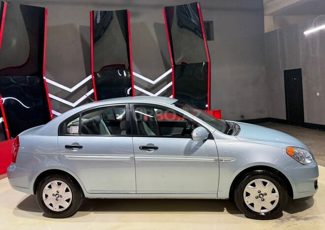 Hyundai Accent-5