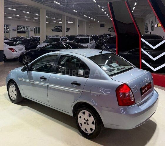 Hyundai Accent-7