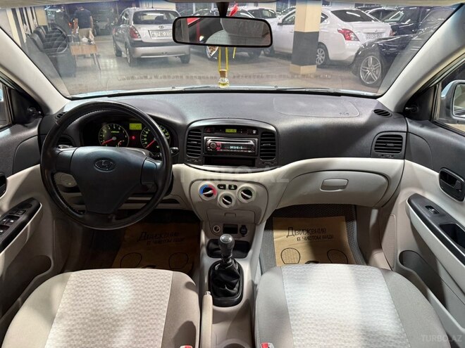 Hyundai Accent-14