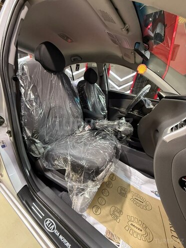 Kia Rio-13