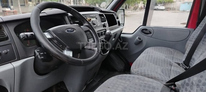Ford Transit-10