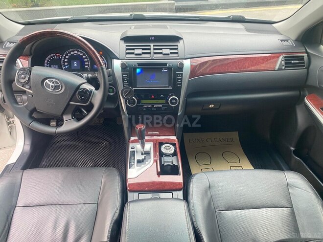 Toyota Camry-9
