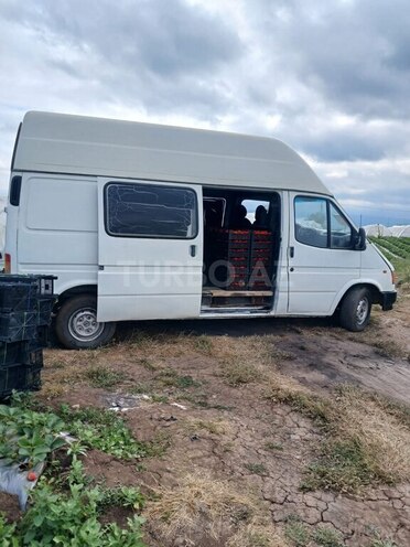 Ford Transit-4