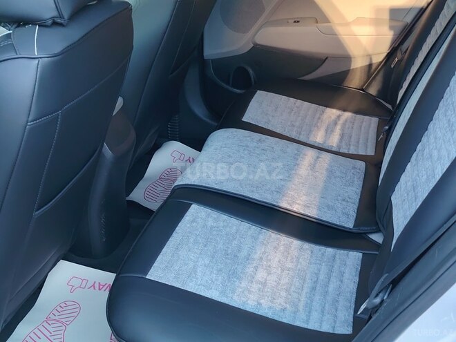 Hyundai Elantra-13