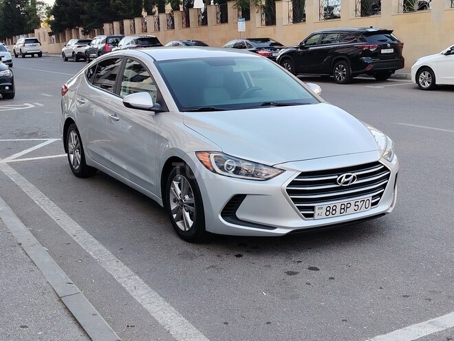 Hyundai Elantra-7