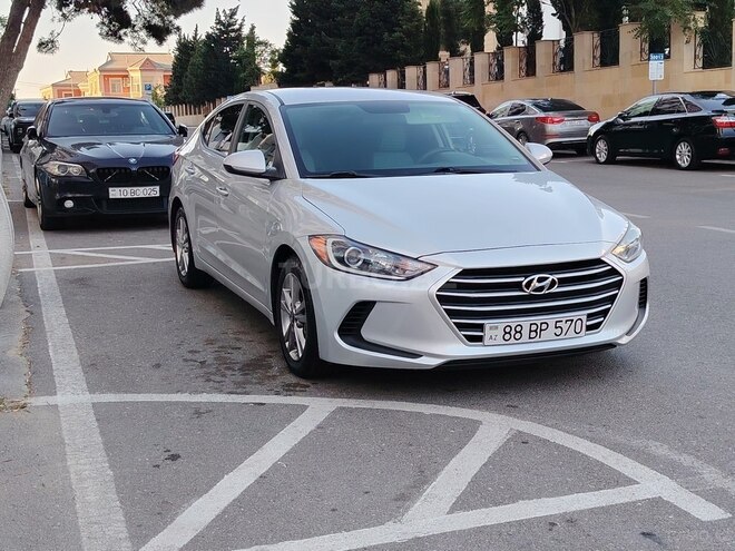 Hyundai Elantra-9