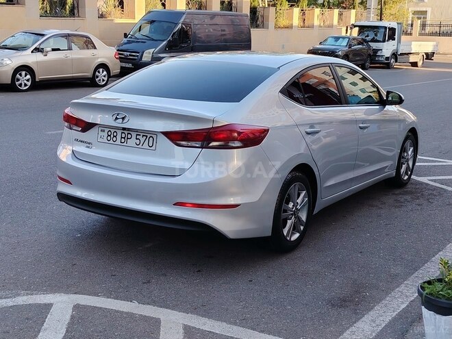 Hyundai Elantra-6