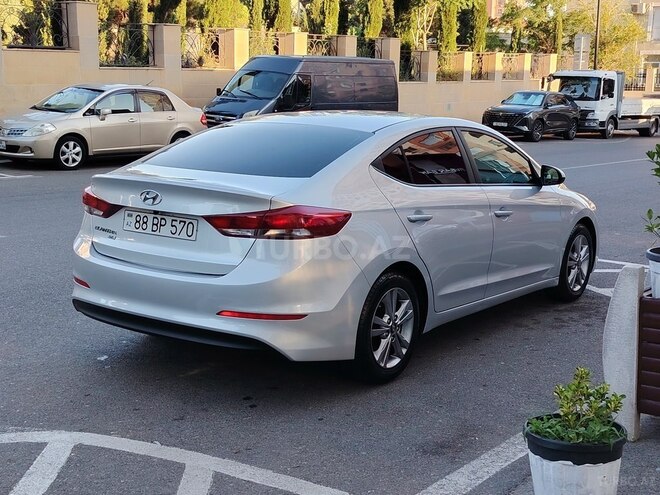 Hyundai Elantra-10